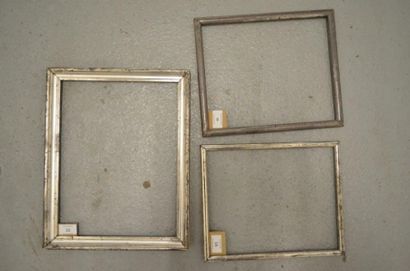 null Trois baguettes en bois mouluré et argenté. XIXème siècle. 23,2 x 28,1 cm -...