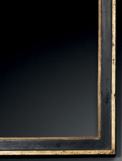 null Baguette en bois mouluré noir et or. Fin du XVIIIème siècle. 37,2 x 43,5 cm...