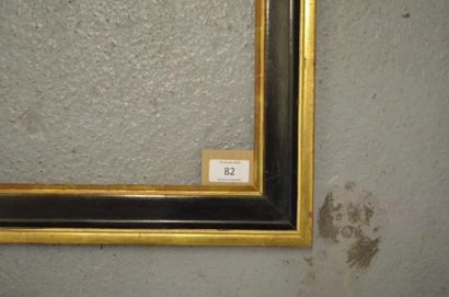 null Baguette en bois mouluré noir et or. Début du XIXème siècle. 43,1 x 57 cm -...