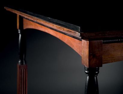 PAUL IRIBE (1883-1935) Table de milieu, 1914 en palissandre, poirier noirci et ébène...