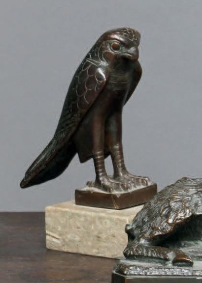 Dans le goût de l'ANTIQUE Horus
Sculpture en bronze à patine brune
Socle en marbre.
H....