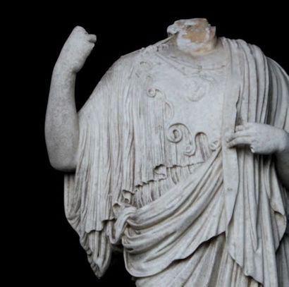 D'après l'Antique Effigie d'Athéna en pied
Sculpture en marbre blanc.
H. 83 cm -...