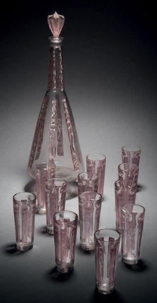 René LALIQUE (1860 - 1945) 
Service à liqueur modèle «Six figurines» (1914) se composant...