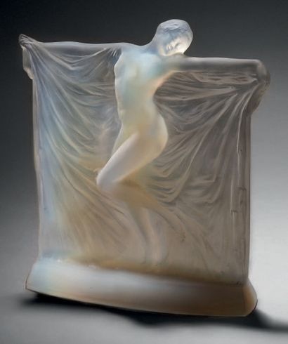 René LALIQUE (1860 - 1945) 
Statuette «Thaïs» (1925).
Epreuve en verre blanc moulé...