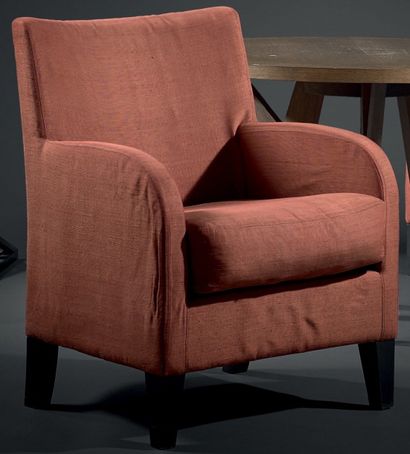 Christian LIAIGRE (né en 1945) 
Paire de fauteuils confortables entièrement recouverts...