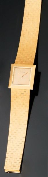 BOUCHERON 
Montre-bracelet en or jaune 750 millièmes, la montre de forme carrée,...