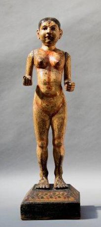 INDE - Début XXe siècle 
Statuette de jeune femme en bois à traces de polychromie,...