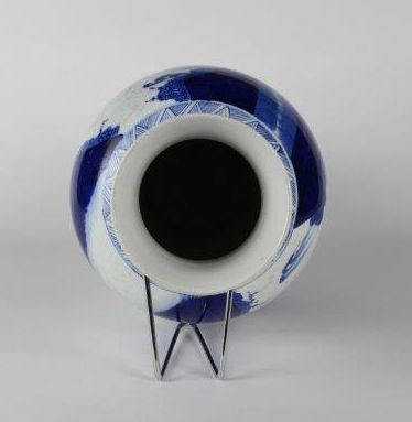 CHINE, de style 
Transition
- XXe siècle
Vase de forme balustre à col légèrement...