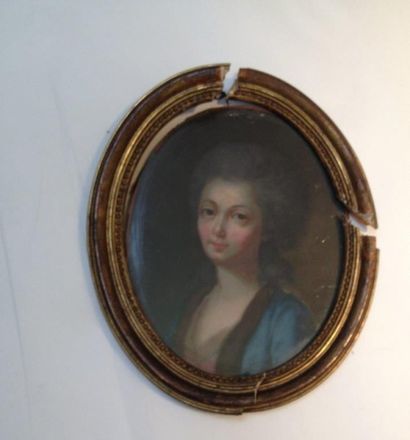 Ecole Française du XIXème Portrait de femme, huile sur carton en tondo (accidents...