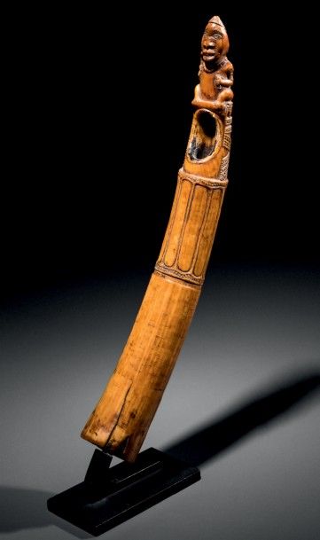 null TROMPE EN IVOIRE, KONGO, RÉPUBLIQUE DÉMOCRATIQUE DU CONGO
L. 24 cm
KONGO IVORY...