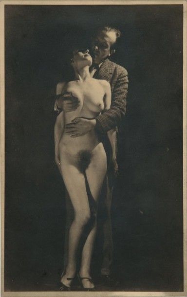 null [ELUARD (Paul) (1895-1952)]
Photographie originale
 Représentant Paul Eluard...