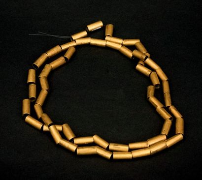 null Collier composé de perles tubulaires
Or archéologique
Culture Sinú, Colombie...