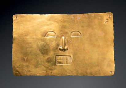 null Plaque décorée d'une tête d'homme
Or jaune archéologique
Forme rectangulaire...