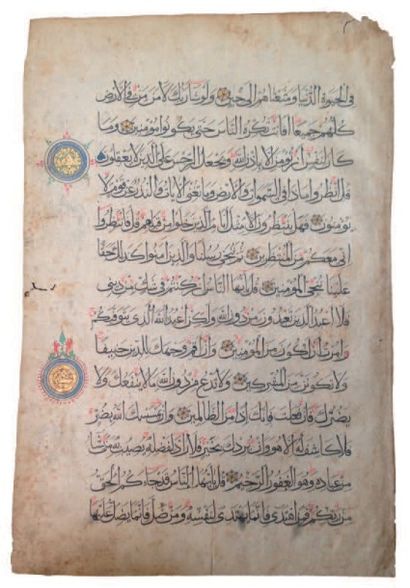 null Trois grandes pages d'un coran il-khanide, 14 lignes de texte en arabe par page,...