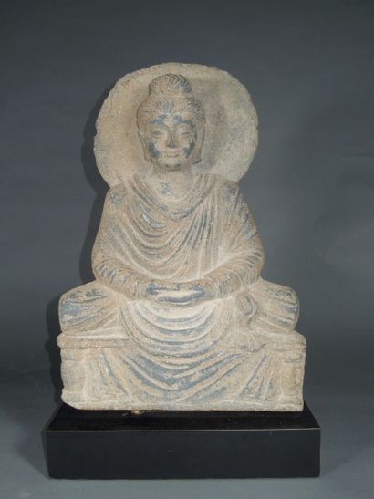 null Bouddha en pierre Art du Gandhara (IIe-IIIe siècles après J.-C.)
Schiste gris
H....