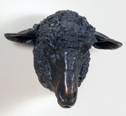 AIMÉ JULES DALOU (1838-1902) Tête de mouton Bronze à patine brune Cire perdue de...