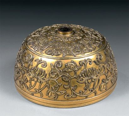 null Compte-goutte Chine Marque et époque Qianlong, XVIIIe Bronze doré H. 4,5 D....