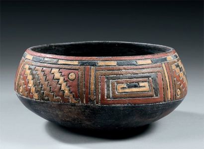 null Culture Paracas, Pérou 400 à 100 avant J.-C. Coupe à décor peint Céramique brun-noir...