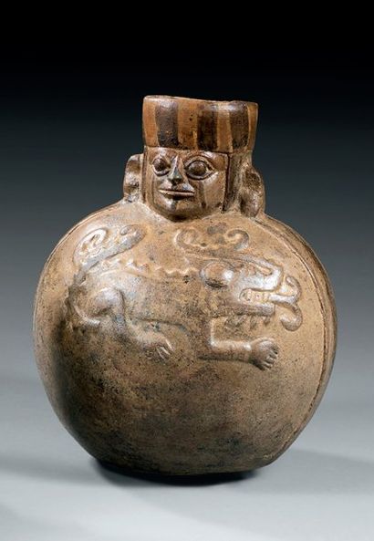 null Culture Mochica, Nord du Pérou 300 à 700 après J.-C. Petite urne anthropomorphe...