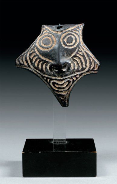 null Pendentif représentant un visage humain Peuple Maprik, Nouvelle Guinée Fin XIXe...