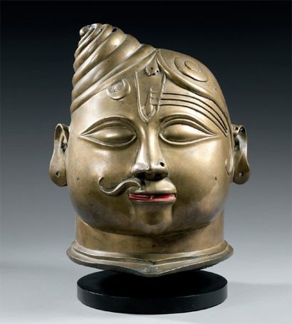 null Cache Lingam Inde, Deccan XVIIIe Bronze avec traces de laque H. 26 cm PROVENANCE...