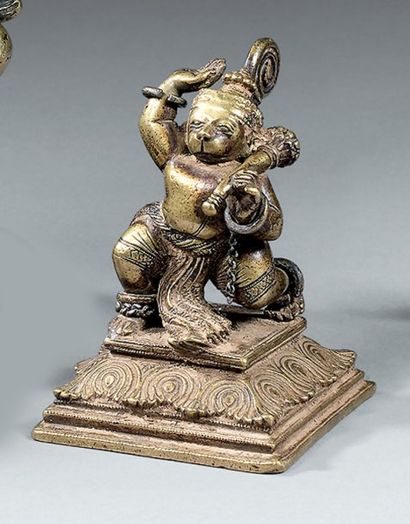 null Hanuman armé de sa massue Inde du sud, XVIIIe-XIXe Bronze H. 8 cm PROVENANCE...