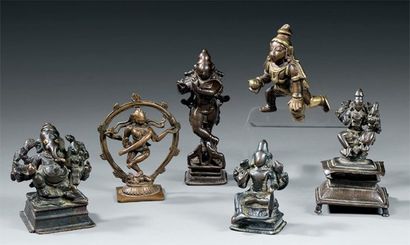 null Krishna enfant Inde du sud, XVIII-XIXe Alliage de bronze et de cuivre H. 7,5...
