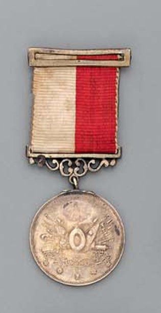 null Médaille de la Gloire, Iftihar, 1885, en argent ; sur l'avers, les armes impériales...