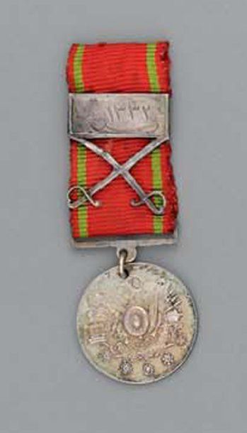 null Médaille du Mérite avec sabres, Liyakat, 1891, en argent ; à l'avers, les armes...