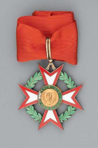 null CÔTE D'IVOIRE Ordre National Créé en 1960, pour récompenser les mérites personnels...