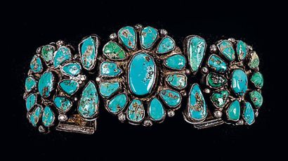 null BRACELET DE FEMME Navajo Argent et turquoise. Bracelet constitué de trois rosaces...