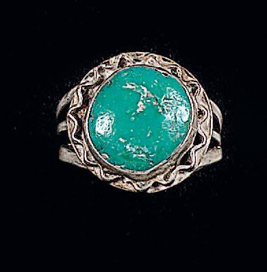 null BAGUE DE FEMME Navajo Argent et turquoise. Pierre de forme circulaire au contour...