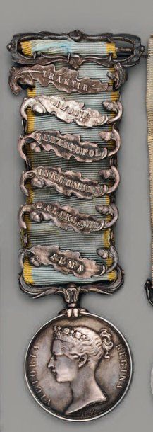 null Angleterre - Médaille de Crimée, signée Wyon, en argent (usée), attribution...