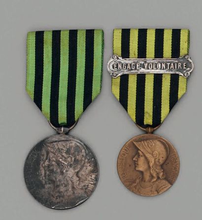 null Lot de quatre médailles commémoratives de la guerre de 1870-1871 : deux modèles...