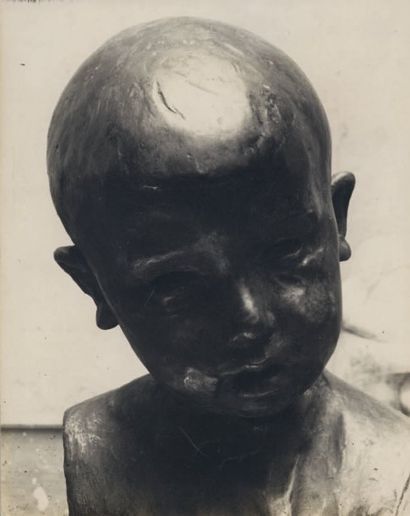 BRANCUSI Constantin BUSTE D'ENFANT. PHOTOGRAPHIE ORIGINALE [1906] ; 23,8 x 17,9 cm...