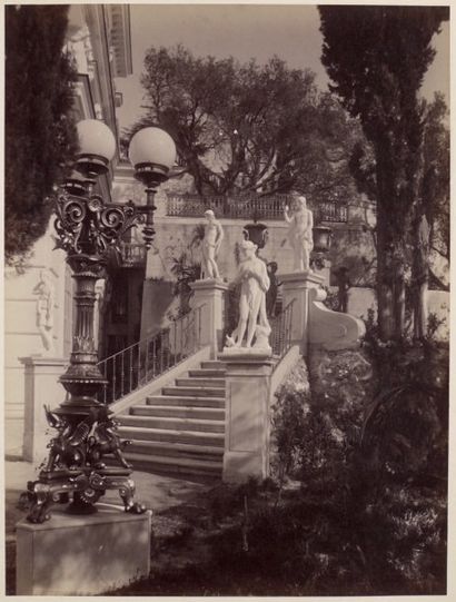 null [Achilleion]
L'entrée du Palais de l'Impératrice Sissi, Corfou, 1890
Épreuve...