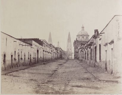 Louis Edouard Roussel (1828-1899) Sur la route de San Juan de los Lagos
Rue San Agustin,...