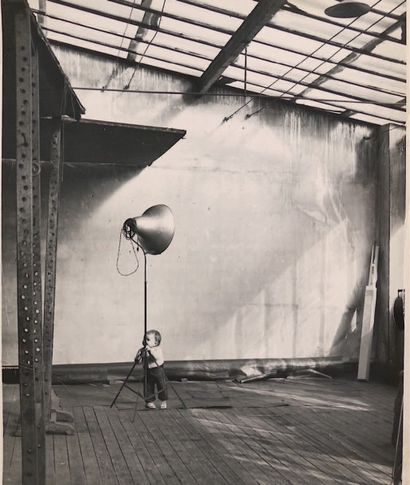 Pierre Olry (c. 1910-c. 1970) Le Studio Nadar” “L'atelier et la lumière
Paris, rue...