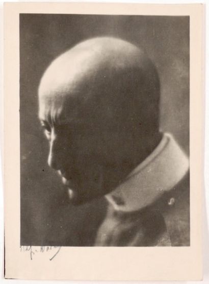 Guelfo Civinini (1873-1954) Gabriele D'Annunzio, 1917
Épreuve argentique, 180x130...