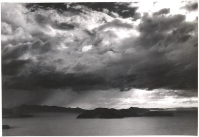 Yoichi Midorikawa (1915-2001) La Pluie sur la Mer intérieure
Japon, vers 1950
Épreuve...