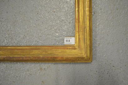 null Baguette en bois mouluré et doré. Époque Louis XVI (restaurations).
37,5 x 41...