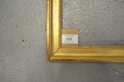 null Baguette en bois mouluré et doré. Époque Louis XVI.
27,5 x 41,8 cm
Profil: 3,4...