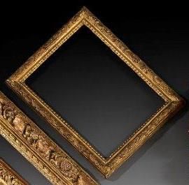 null Baguette en bois sculpté et doré à décor Bérain. Époque Louis XIV. 24,3 x 32,5...