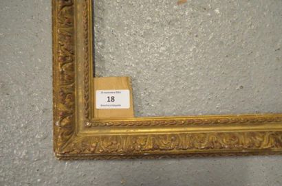 null Cadre en bois et stuc doré de style Louis XIII. XXè siècle (accidents). 52,9...