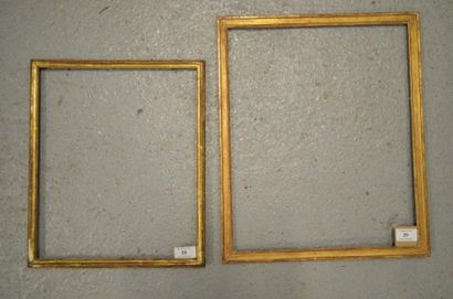 null Deux baguettes en bois mouluré et doré. XIXe siècle. 29,3 x 35,2 cm
Profil:...