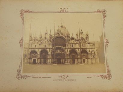 null Lot de photos anciennes sur Venise
Vues de San Marco, certaines datées 1855
On...