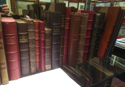 null Important ensemble d'environ 80 volumes très bien reliés consacrés à la Noblesse...