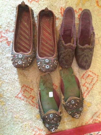 null Trois paires de chaussures féminines à décor de perles et broderies
XX sièc...