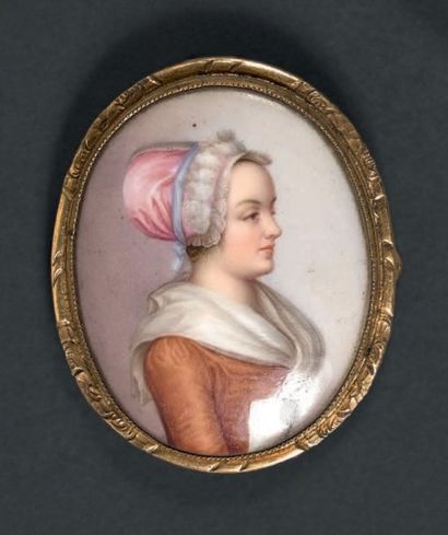 Ecole Française vers 1770 Portrait d'une jeune femme au bonnet, en buste vers la...