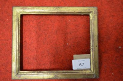 null Baguette plate en bois mouluré et doré.
Époque Louis XVI. 12,3 x 15,2 cm - Profil:...